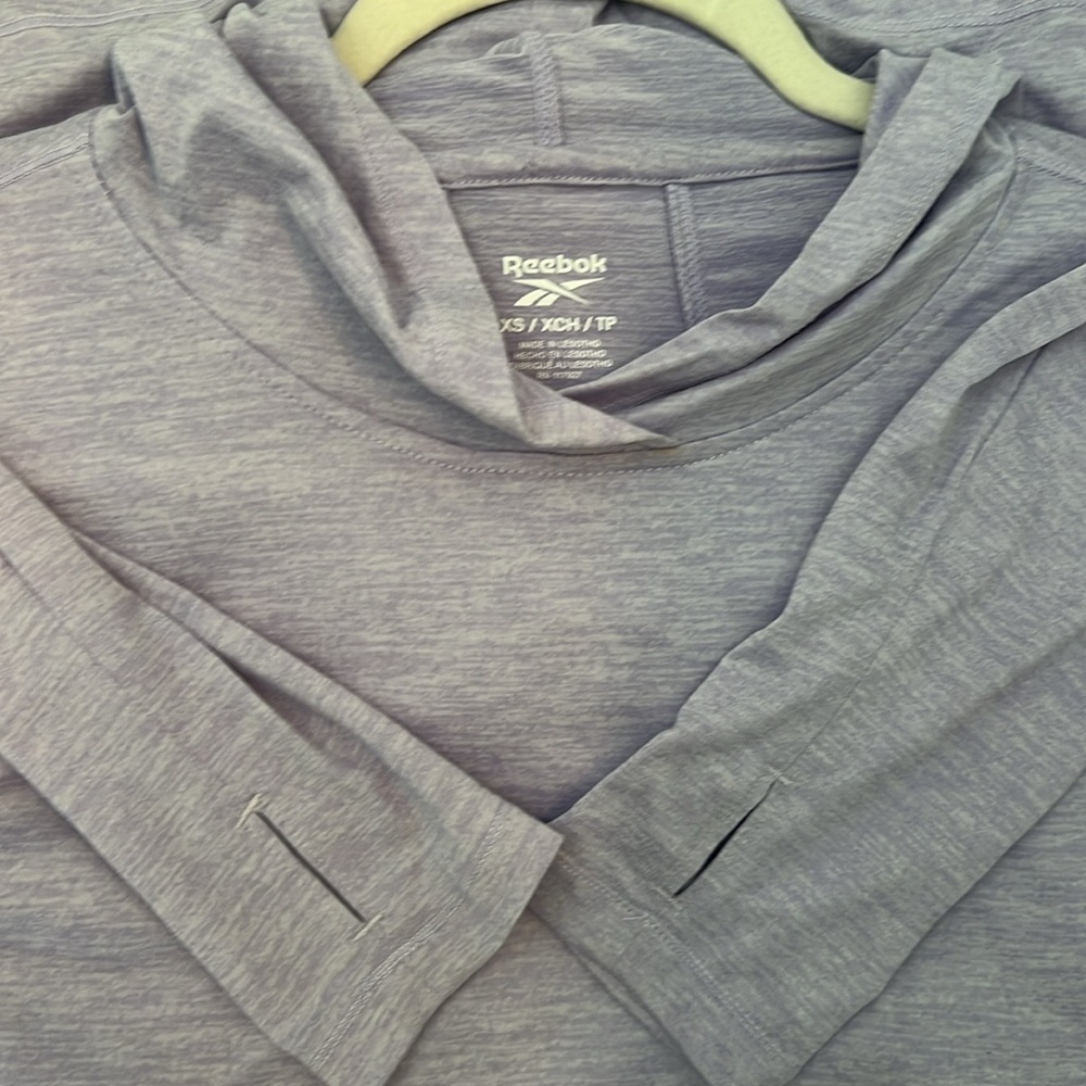 Ladies XS Reebok Shirt - Picture 5 of 5